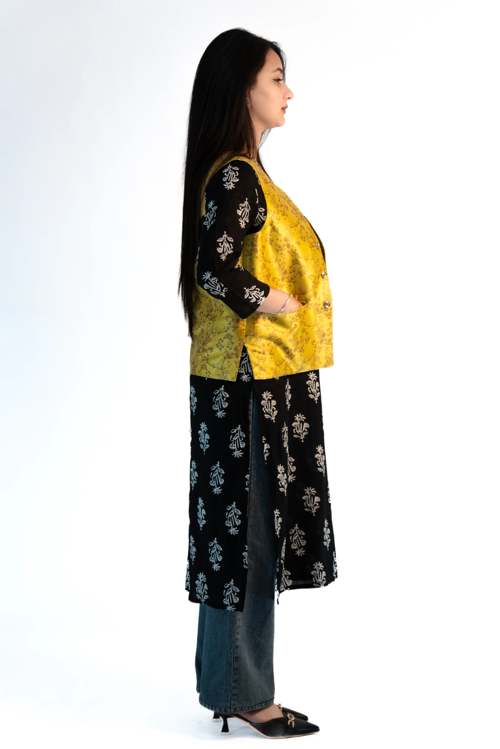 2Women’s Festive Brocade Sadri – Antique Gold-4