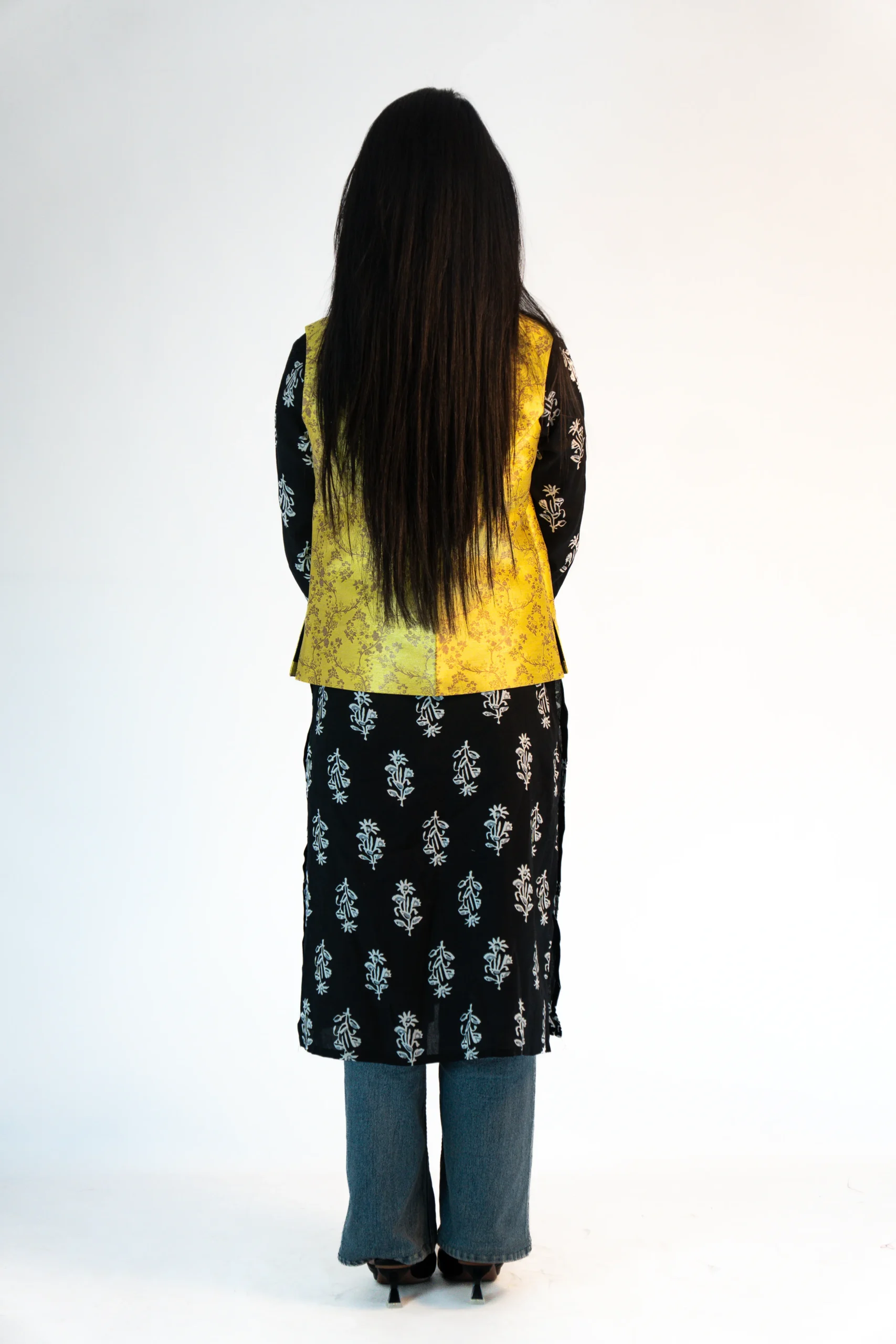 2Women’s Festive Brocade Sadri – Antique Gold-5