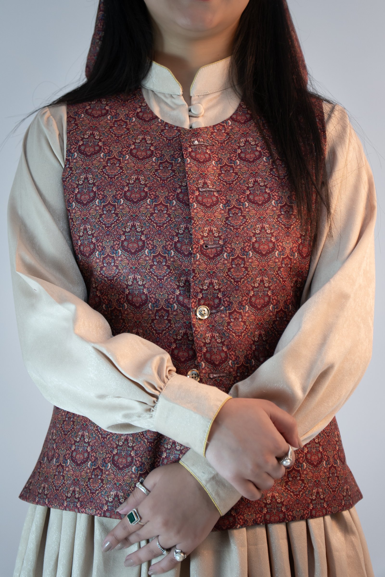 Women-Pashmina-Maroon-Himachal-Sadri-–-Dhattu-combo-5.jpg (7 of 7)