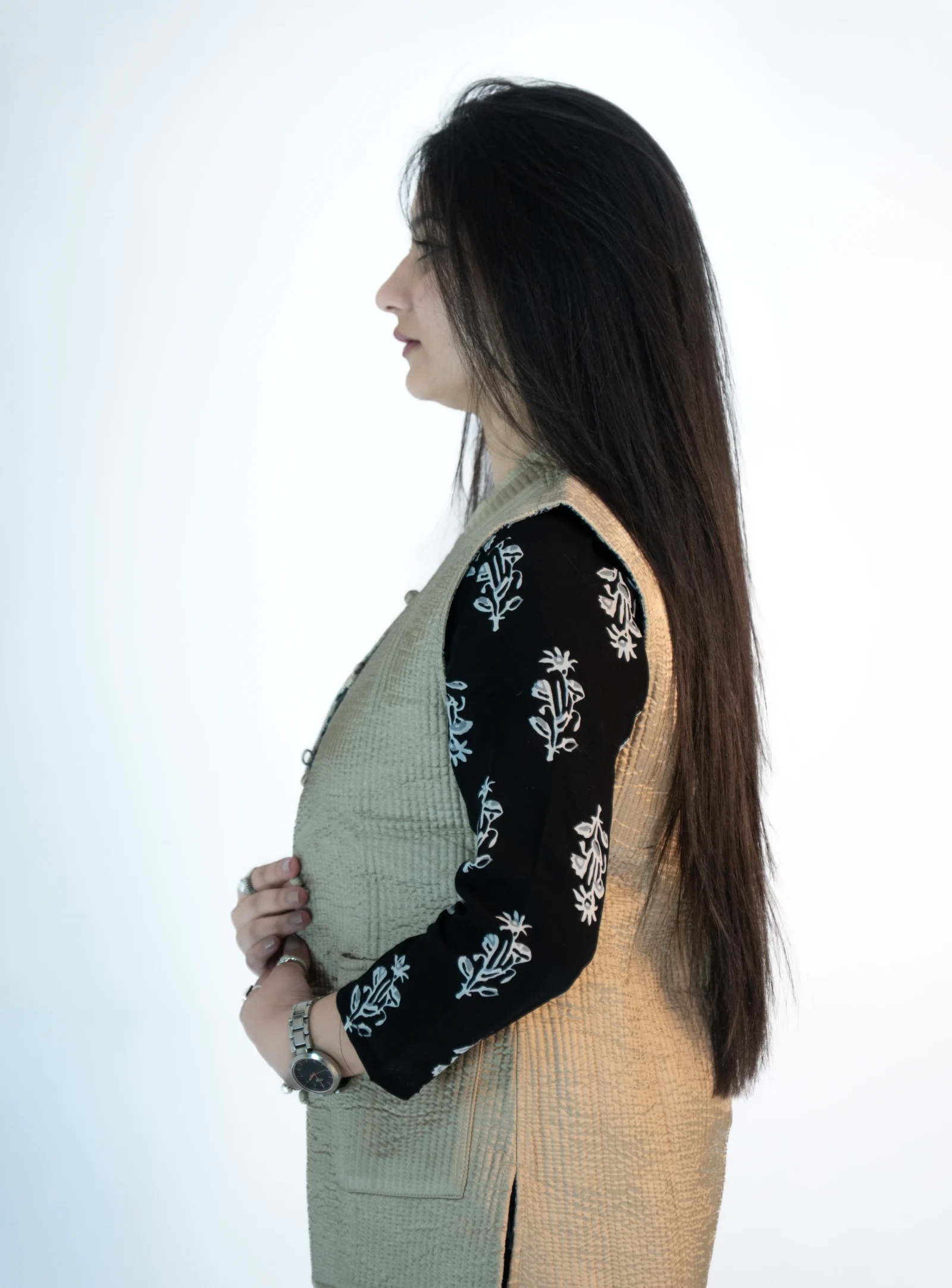 Women’s Reversible Silk Sadri – Dual Tone Floral & Sandstone Beige