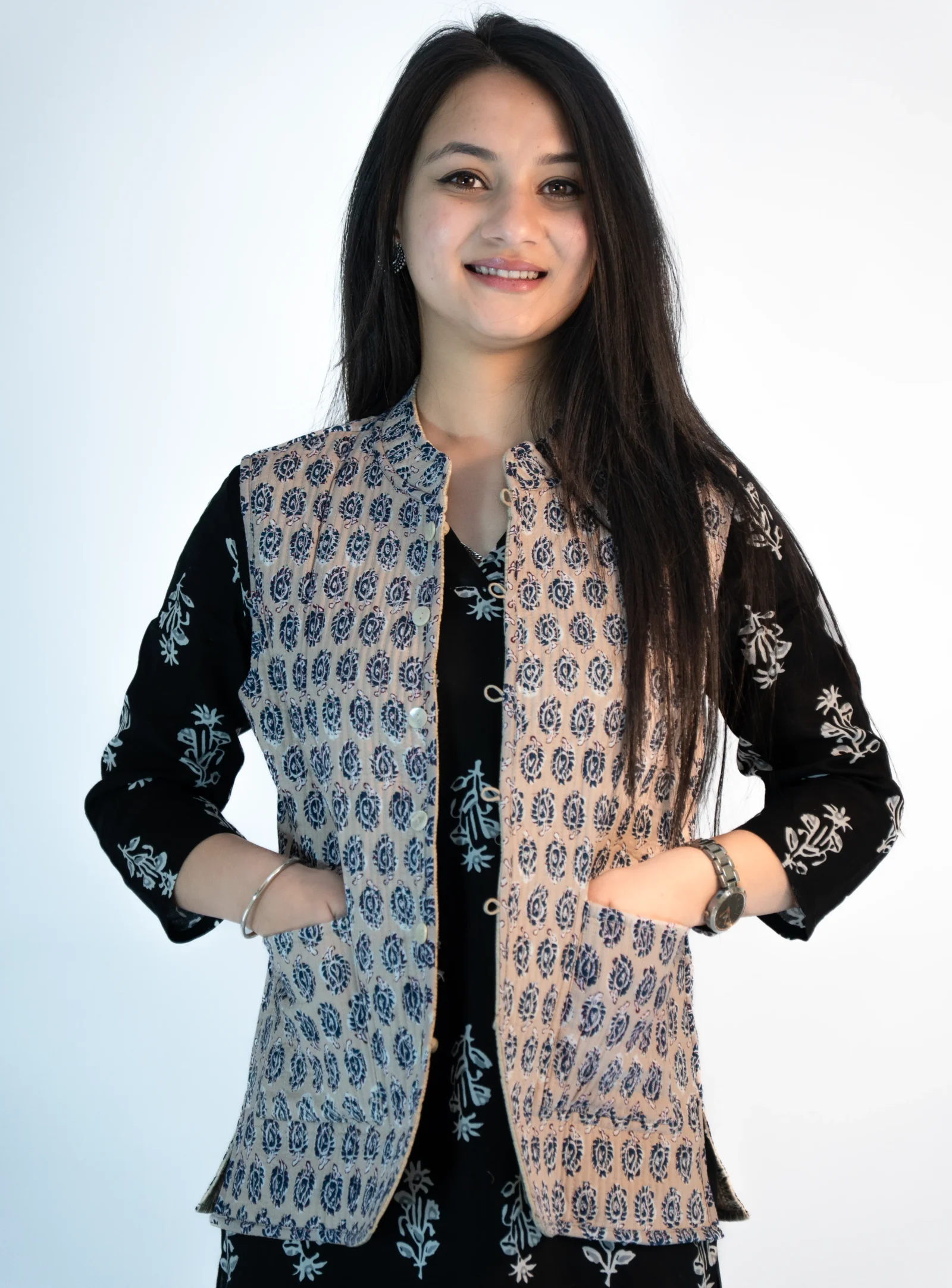 Women’s Reversible Silk Sadri – Dual Tone Floral & Sandstone Beige