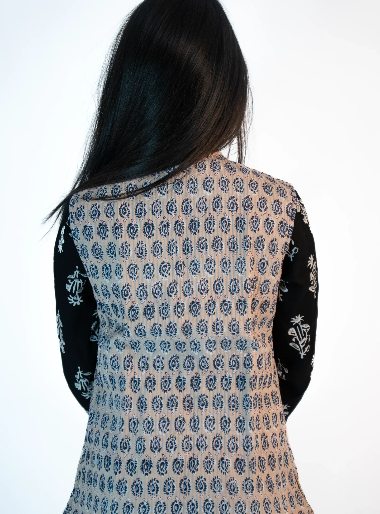 Women’s Reversible Silk Sadri – Dual Tone Floral & Sandstone Beige